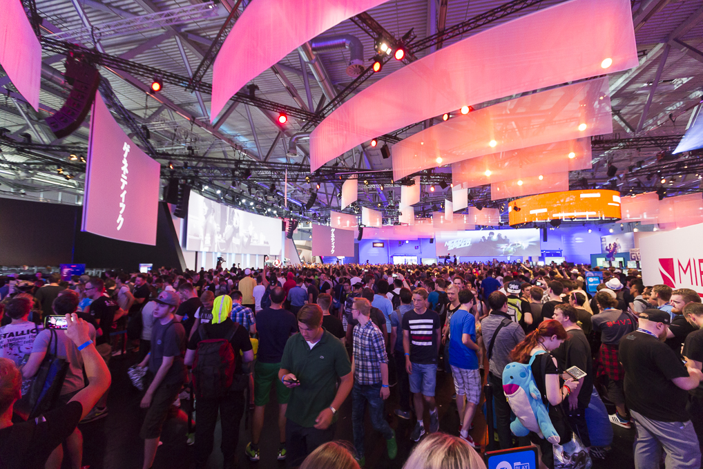Tour the EA Booth at gamescom 2015